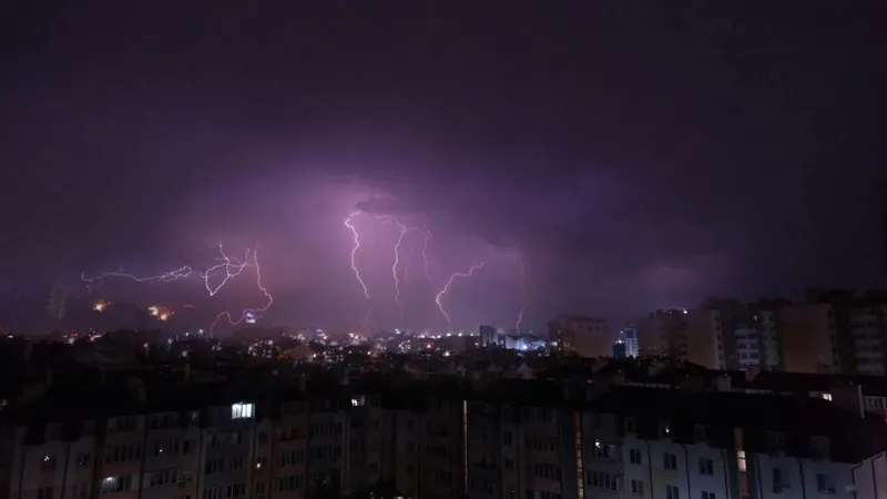 Avertizări meteo până duminică la prânz (sursa: Pexels/Кирилл Loveloonies)