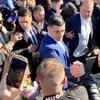 Simion și-a adus în Parlament gorilele private, ca să-l protejeze de presă Foto: Facebook Active News